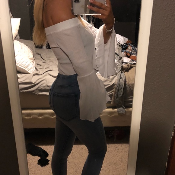 PERFECT WHITE OFF THE SHOULDER TOP 😩😍 - Picture 3 of 8
